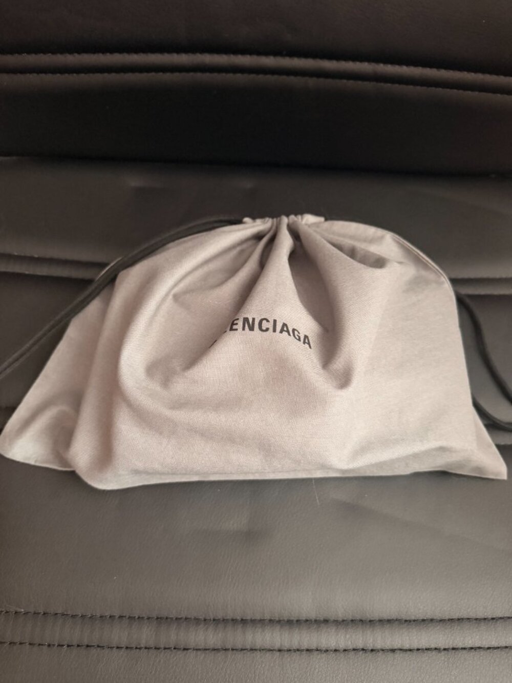 Balenciaga Hourglass Wallet On Chain - Picture 12 of 12